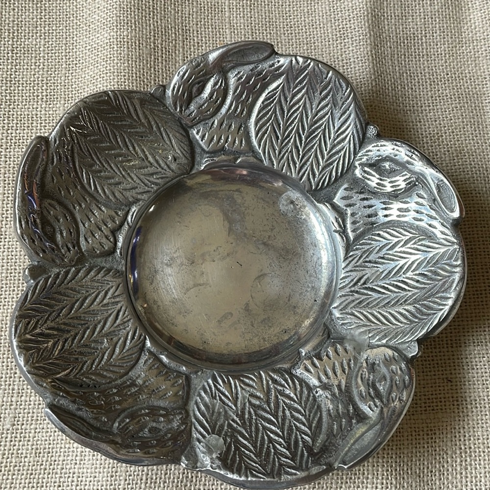 Cast aluminum Bunny Rabbits tray plate 7.25”